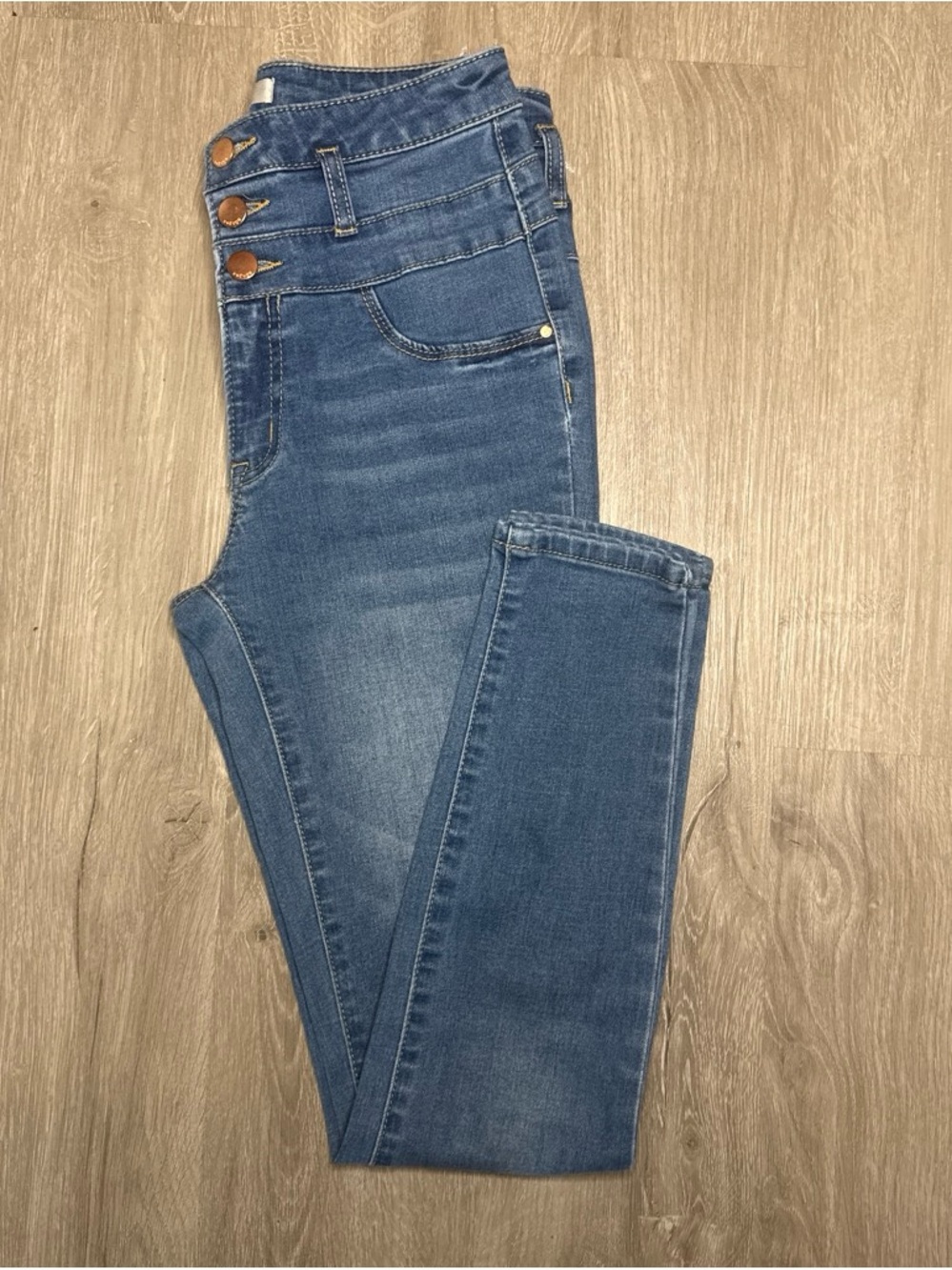 High-Waist Blue Women's Skinny Jeans with Triple Button Closure